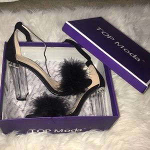 BLACK FAUX FUR CLEAR BLOCK HEELS
